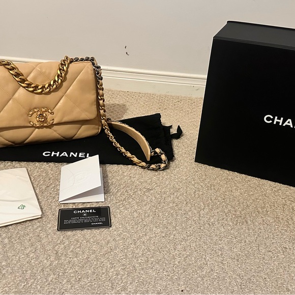 Chanel Tan Quilted Shoulder Bag - Picture 1 of 8